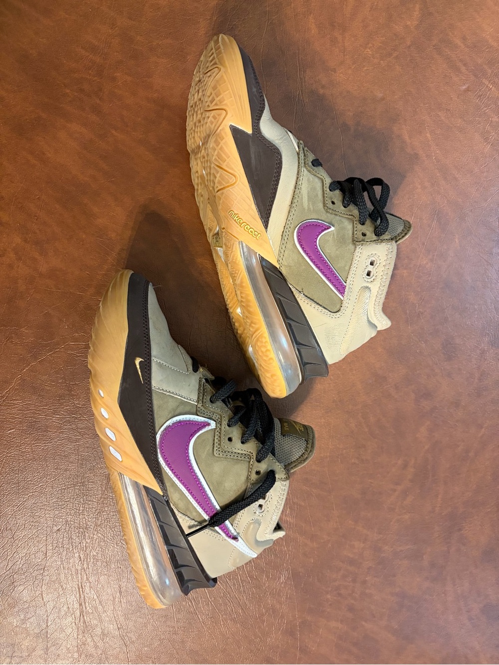 Nike LeBron boys sneaker